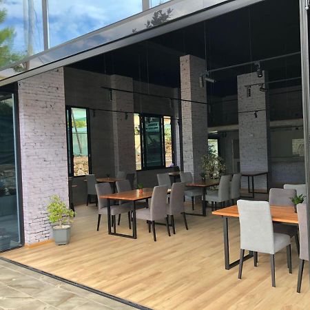 Nemesis Hotel Saranda Kültér fotó