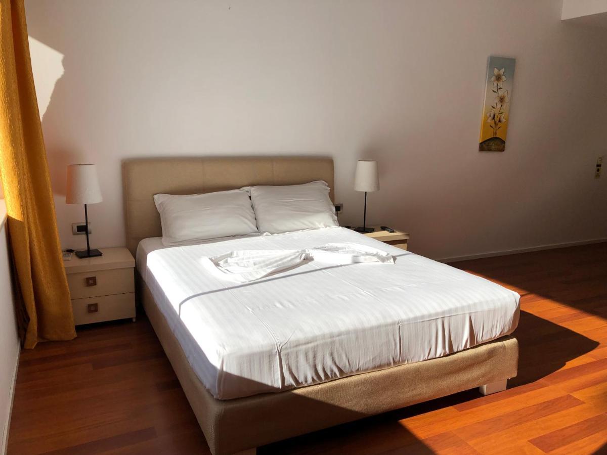 Nemesis Hotel Saranda Kültér fotó