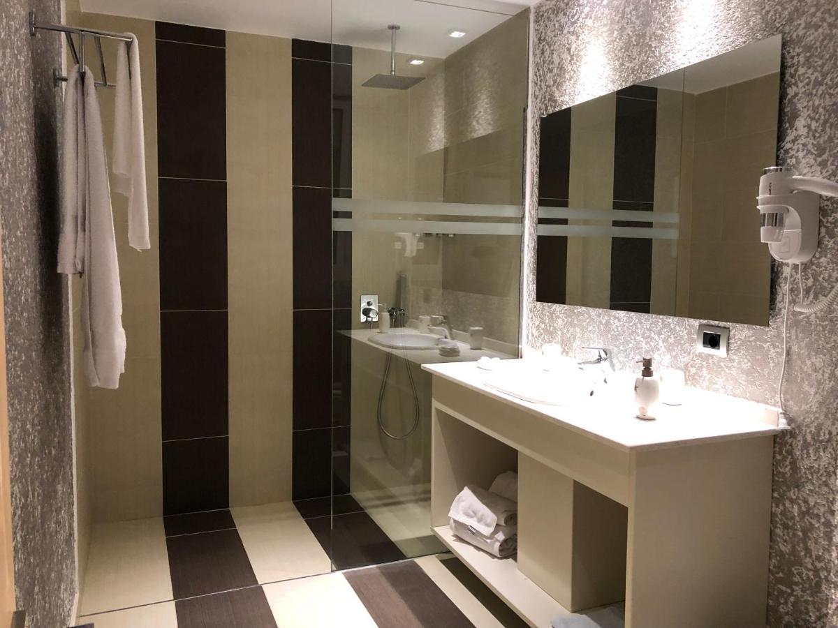Nemesis Hotel Saranda Kültér fotó