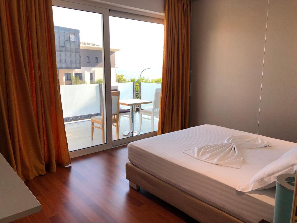 Nemesis Hotel Saranda Kültér fotó